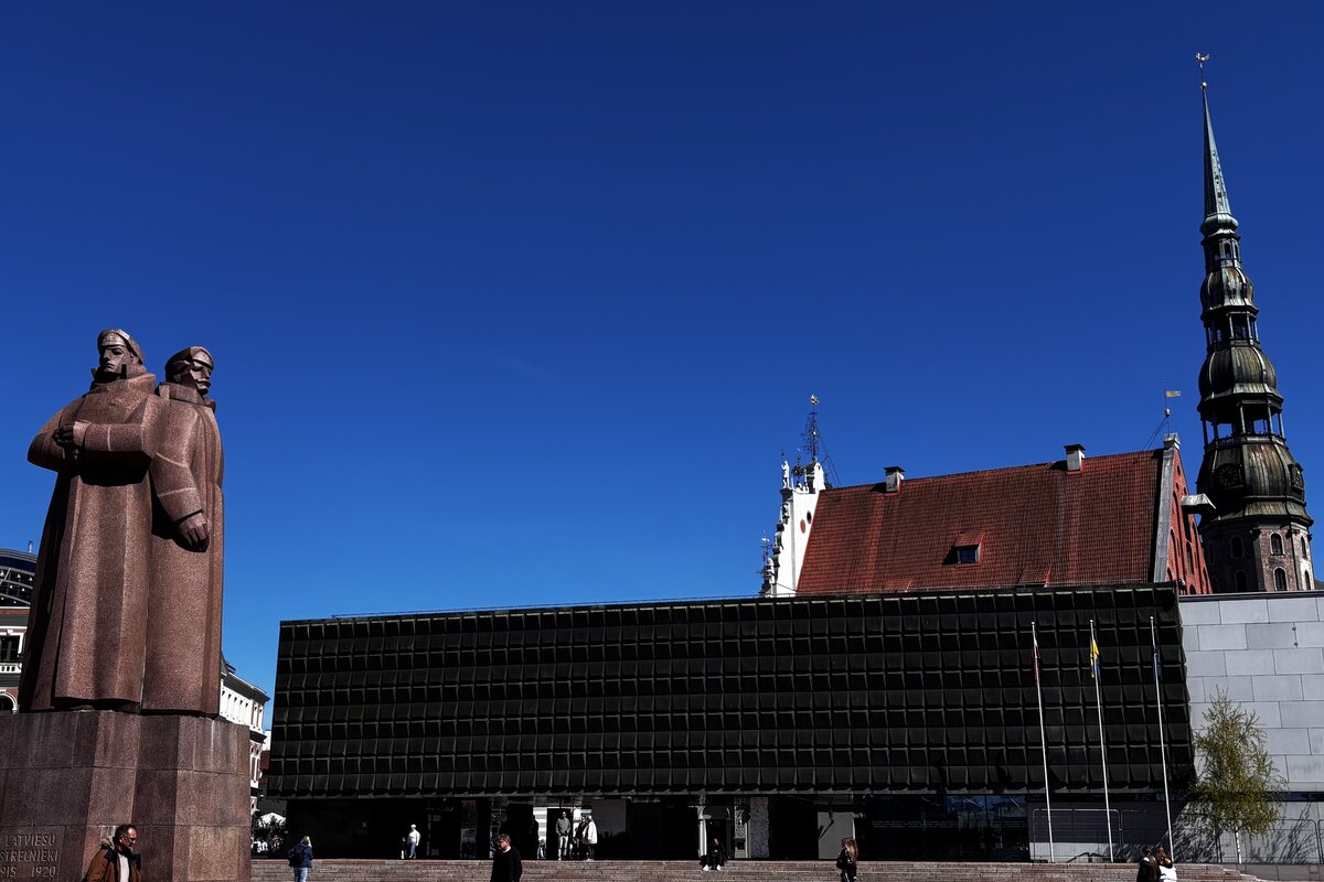 Latviešu strēlnieku piemineklis un Latvijas Okupācijas muzejs, Rīga.