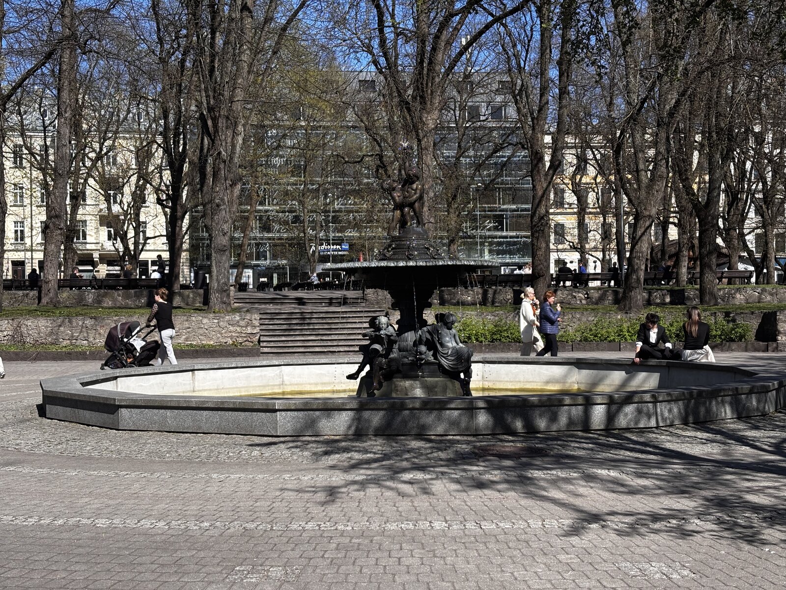 Centrālā strūklaka Vērmanes dārzā, Rīgas vecākajā publiskajā parkā, Latvijā.
