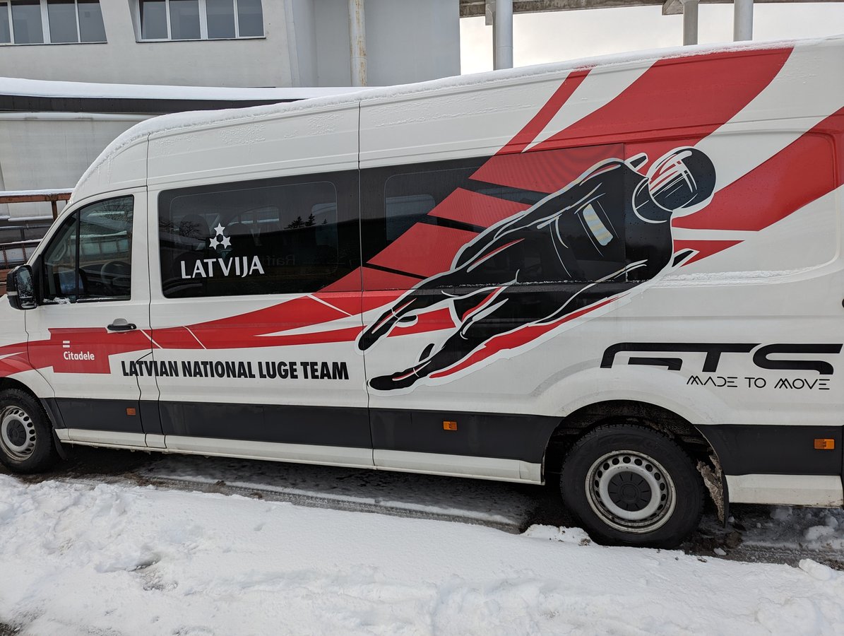 Barefoot Baltic mikroautobuss ziemā