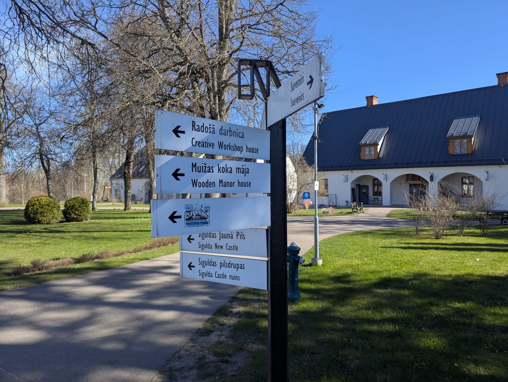Siguldas Jaunā pils un apkārtnes parks