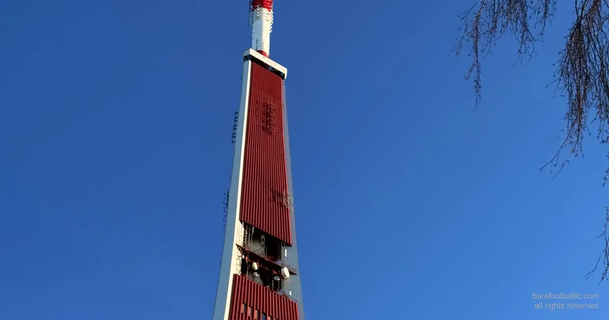 Rīgas TV tornis (368,5 m) — augstākā brīvi stāvošā ēka Eiropas Savienībā.